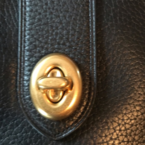 Coach page 27 - Picture 3 of 8